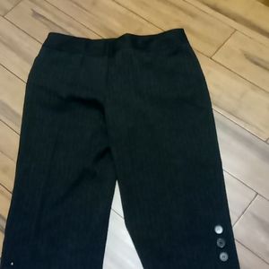 Apt. Pinstripped capri